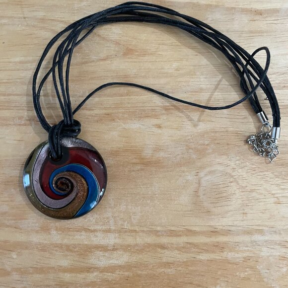 Swirl Glass Pendant. - Picture 3 of 4